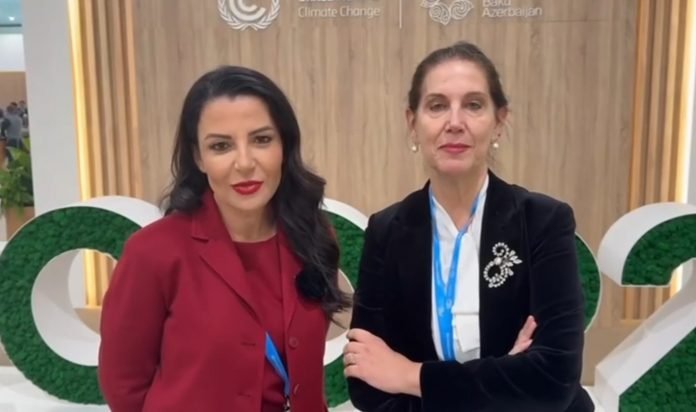 Mirela Kumbaro dhe Belinda Balluku në samitin e COP29 në Baku në kohën kur më shumë mbetje hyjnë në Shqipëri.