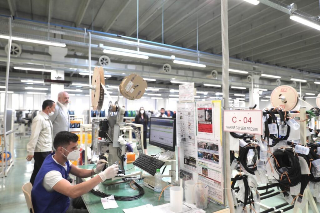 Industria me rënie vjetore 8.91%, mungesa e fuqisë punëtore arsyeja kryesore. Industria me rënie vjetore 8.91%, mungesa e fuqisë punëtore arsyeja kryesore.