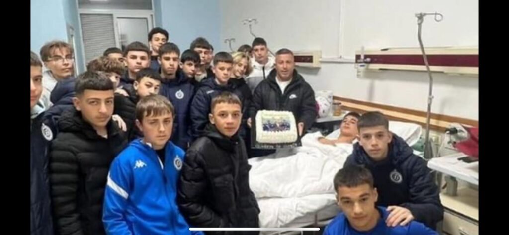 Shokët e “Dinamos” japin kurajo në spital: Mbështetje për Luis Meçen. Shokët e “Dinamos” japin kurajo në spital: Mbështetje për Luis Meçen.