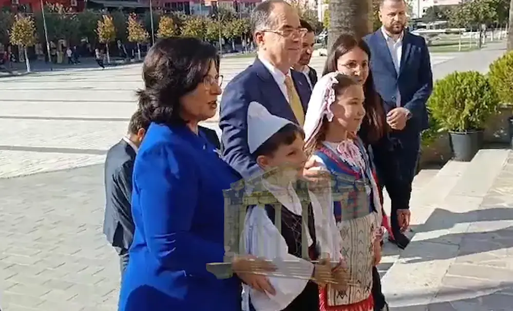 Video: Presidenti Bajram Begaj vizitë në bashkinë e Lushnjes. Censurë totale mediave lokale.