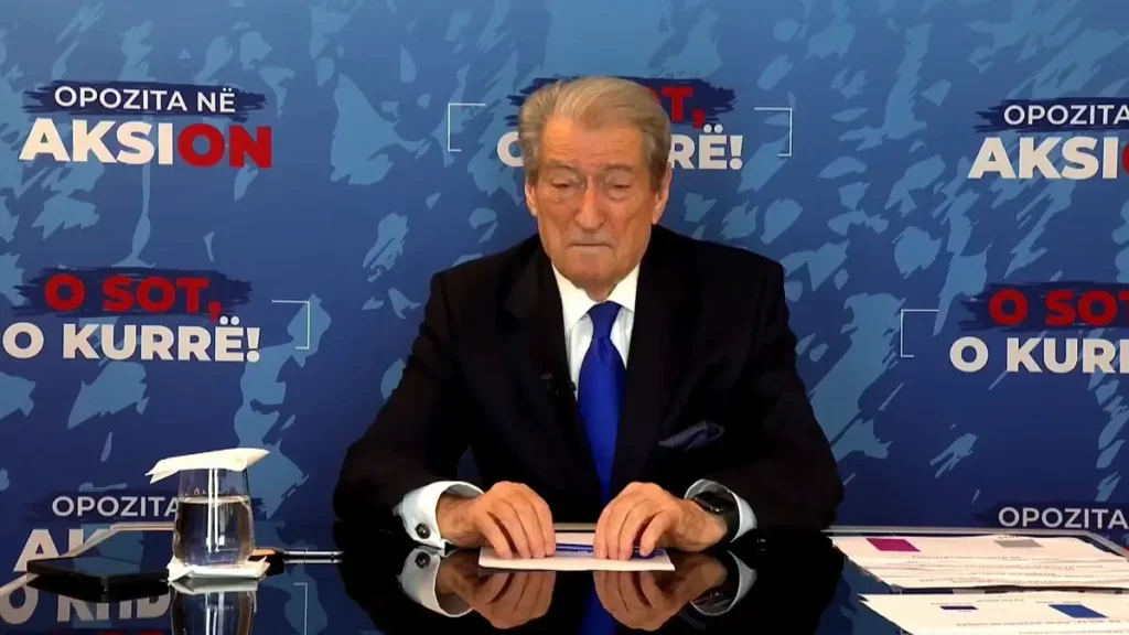 Video e Plotë: Sali Berisha me gazetarët, pas vendimit të Gjykatës Kushtetuese Video e Plotë: Sali Berisha me gazetarët, pas vendimit të Gjykatës Kushtetuese