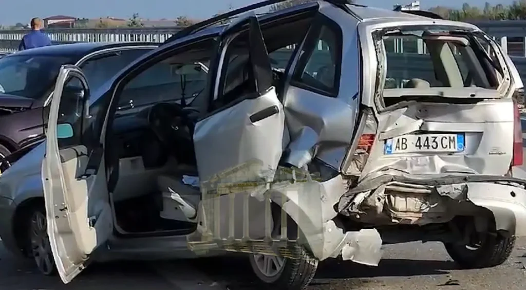 Tre automjete përplasen në Bypassin e Fierit, një i lënduar.