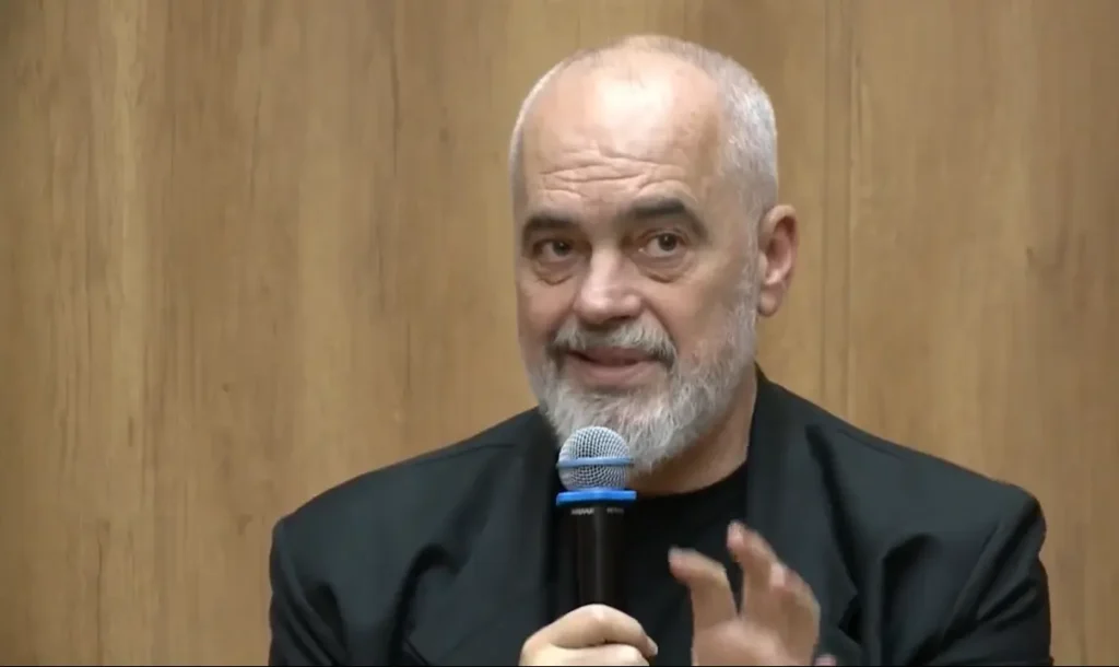 Video e plotë: Edi Rama në shkollën Sami Frashëri