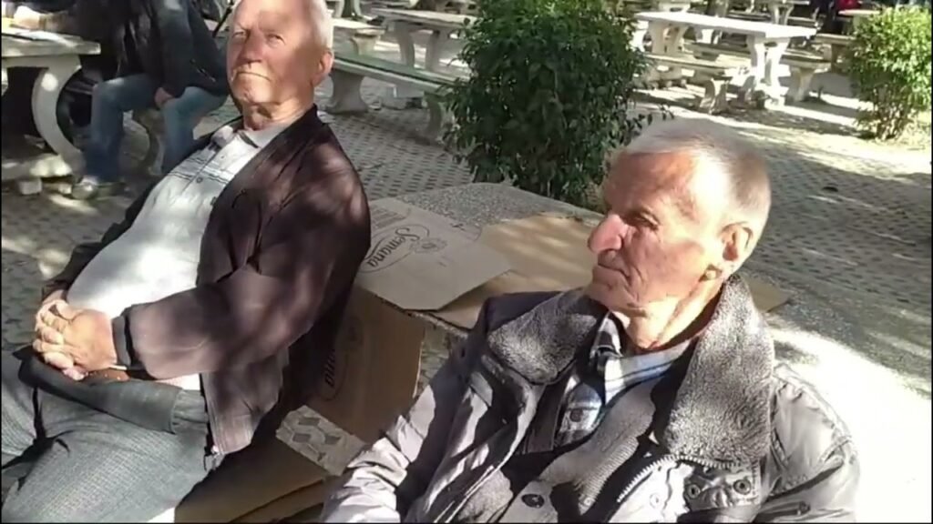 Kronikë: Banjot publike në qendrën e qytetit Fier, pa asnjë kusht higjene.
