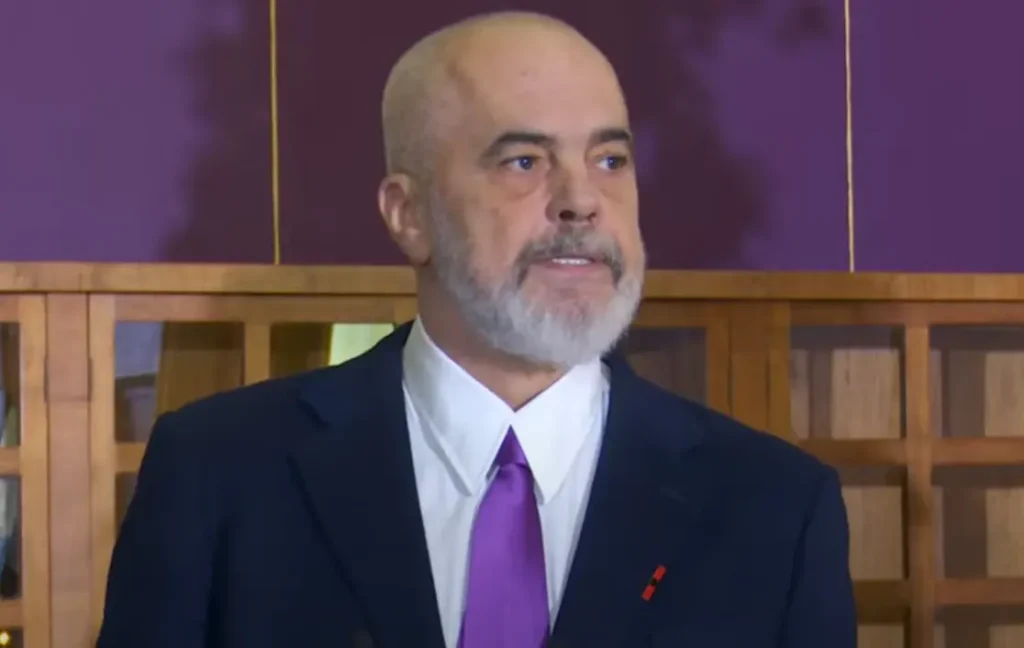 Video Edi Rama: Ceremonia e dhënies së “Medaljes së Artë” Video Edi Rama: Ceremonia e dhënies së “Medaljes së Artë”