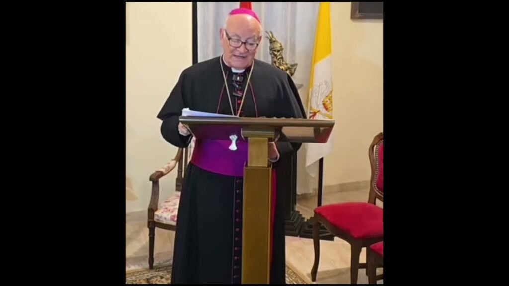 Imzot Angelo Massafra jep urimin e fundit si arqipeshkëv për Krishtlindje Imzot Angelo Massafra jep urimin e fundit si arqipeshkëv për Krishtlindje