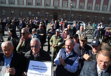 Pensionistët në Protestë: Kërkojnë minimum jetik dhe rritje pensionesh