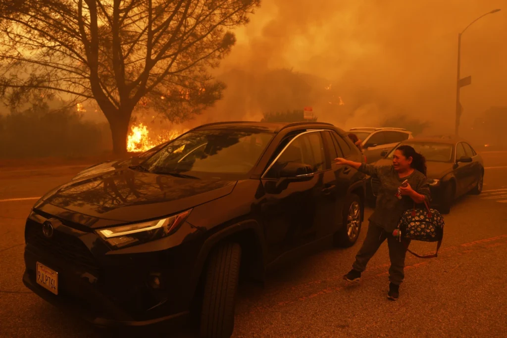 Zjarret shkatërruese në Los Angeles: Arratisje të tmerrshme mes flakëve dhe erërave të furishme