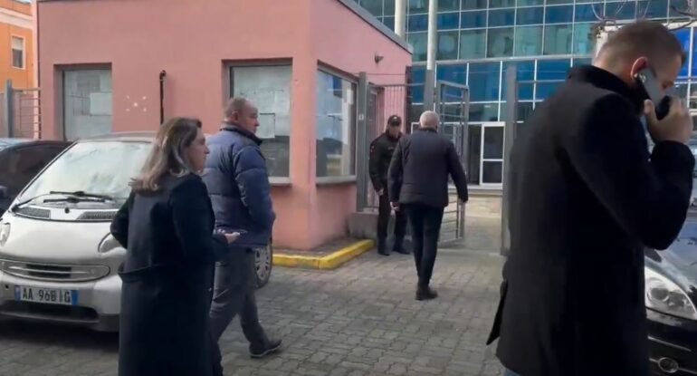 Kryetari i Bashkisë Devoll, Eduard Duro, paraqitet në SPAK për “Shpërdorim Detyre”