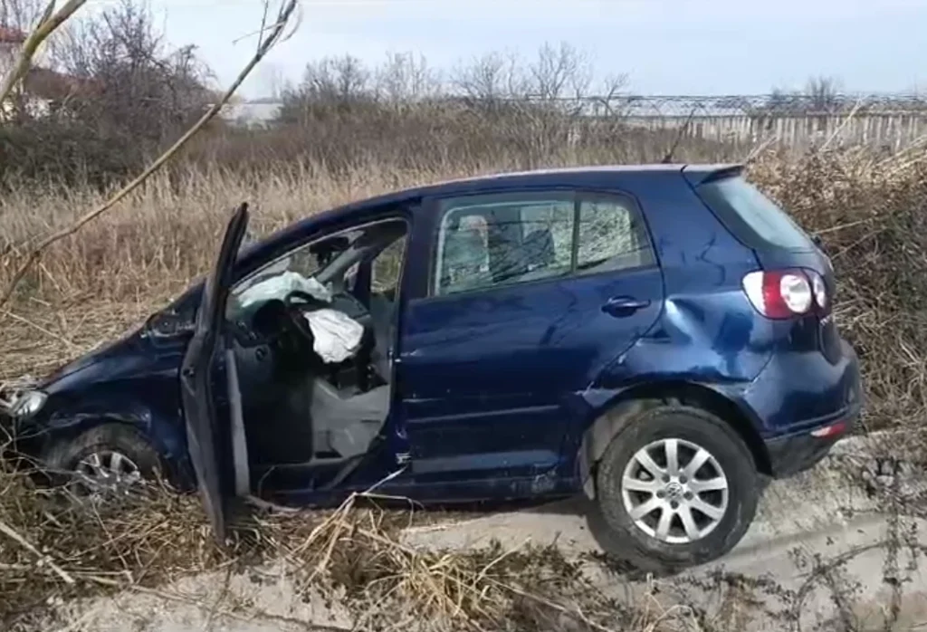 Aksident në autostradën Lushnje-Fier, dy persona të plagosur Aksident në autostradën Lushnje-Fier, dy persona të plagosur
