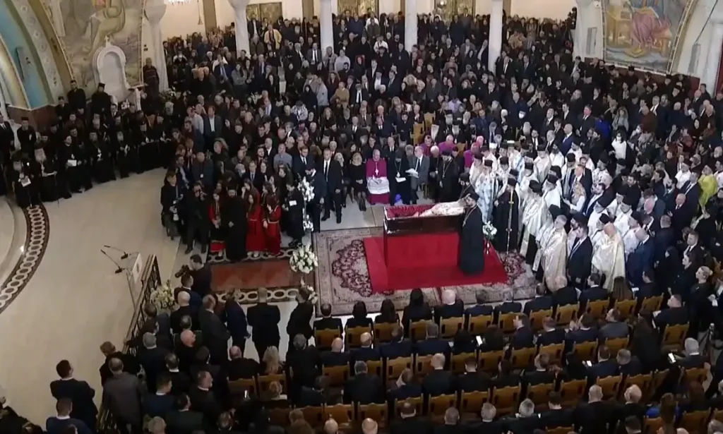 Video e plotë Sali Berisha: Homazhe për Kryepeshkopin Anastas. Video e plotë Sali Berisha: Homazhe për Kryepeshkopin Anastas.