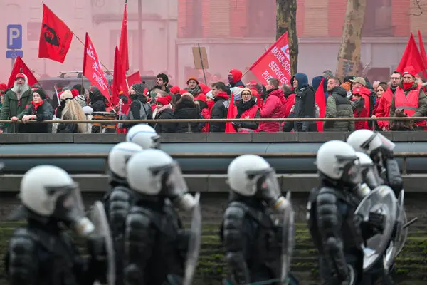 Protesta masive në Belgjikë kundër Reformës së Pensioneve, mijëra njerëz bllokojnë trafikun dhe aeroportin