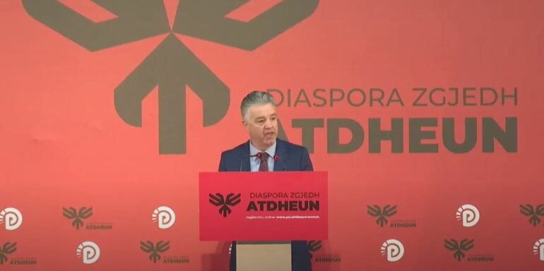 Enno Bozdo nga Athina: Regjistrohuni për të votuar dhe ndryshoni Shqipërinë!