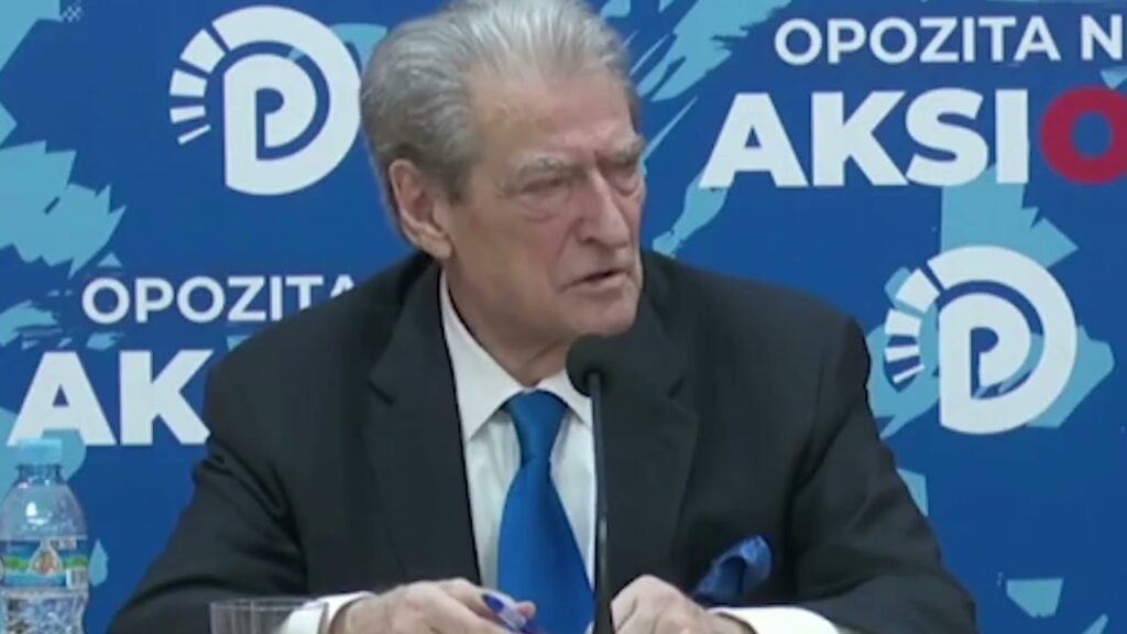 KRONIKË: BERISHA PROTESTA PËR TË RRËZUAR QEVERINË E RAMËS KRONIKË: BERISHA PROTESTA PËR TË RRËZUAR QEVERINË E RAMËS