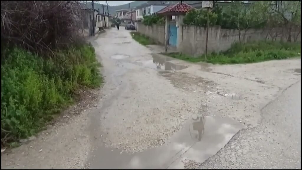 KRONIKË: DIMAL, RRUGËT E FSHATIT AGIM TË PAKALUESHME KRONIKË: DIMAL, RRUGËT E FSHATIT AGIM TË PAKALUESHME