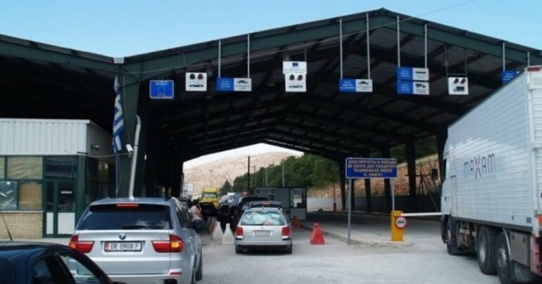 Greva në doganat greke: Pezullohet lëvizja në disa pika kufitare, kalimi lejohet vetëm për këmbësorët dhe raste emergjente