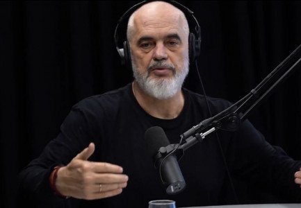 Rama fton emigrantët të kthehen dhe të investojnë në Shqipëri: “Jemi gati t’ju pranojmë” Rama fton emigrantët të kthehen dhe të investojnë në Shqipëri: “Jemi gati t’ju pranojmë”
