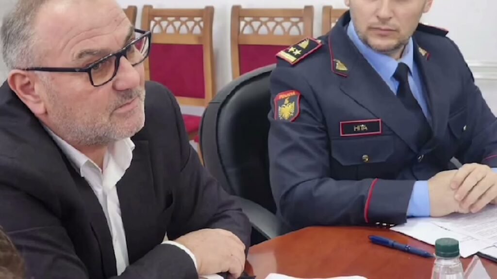 KRONIKË: FIER, TAKIM NË PREFEKTURË ME STRUKTURAT LIGJZBATUESE PËR PARANDALIMIN E NARKOTIKËVE KRONIKË: FIER, TAKIM NË PREFEKTURË ME STRUKTURAT LIGJZBATUESE PËR PARANDALIMIN E NARKOTIKËVE