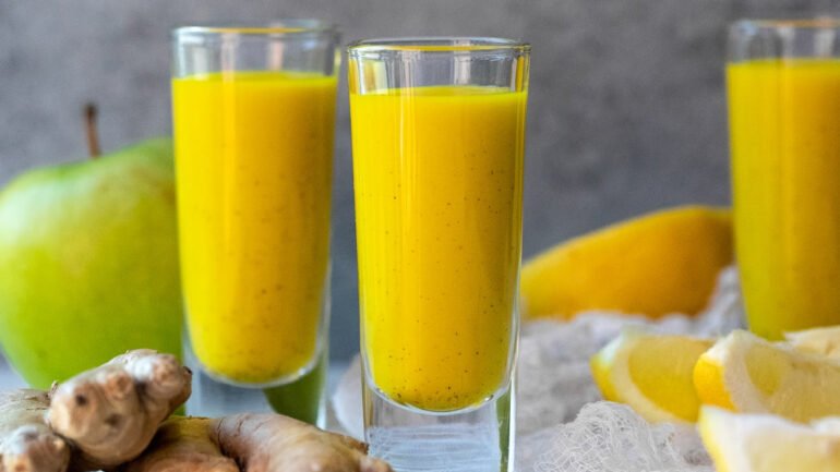 Qitro, xhenxhefil dhe turmerik: Kombinimi ideal për tretjen dhe djegien e yndyrnave Qitro, xhenxhefil dhe turmerik: Kombinimi ideal për tretjen dhe djegien e yndyrnave