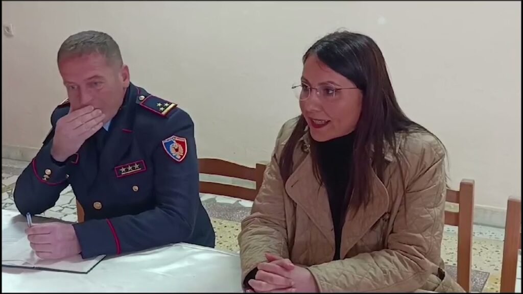 KRONIKË: LUSHNJE, TAKIM SENSIBILIZUES PËR LUFTËN KUNDËR KULTIVIMIT TË KANABISIT KRONIKË: LUSHNJE, TAKIM SENSIBILIZUES PËR LUFTËN KUNDËR KULTIVIMIT TË KANABISIT