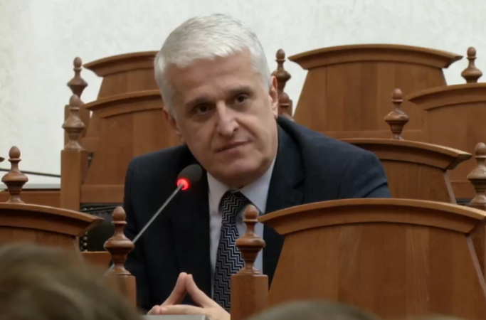 Majko: “Nuk është radhë qumështi! Takimi është në kutitë e votimit”