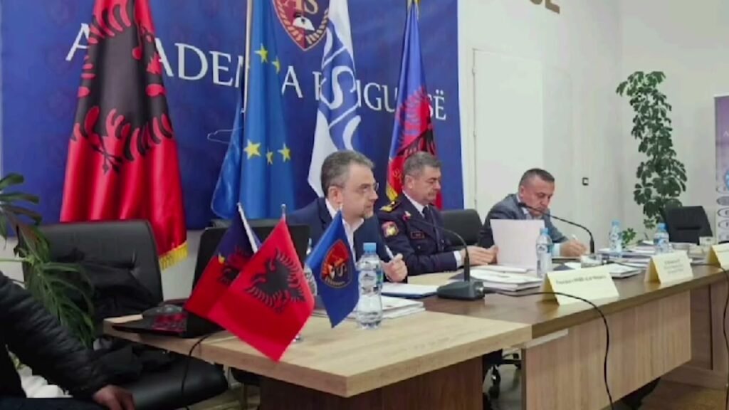 PËRFUNDON TRAJNIMI I DREJTUESVE QENDRORË DHE VENDORË TË POLICISË PËR ZGJEDHJET 11 MAJIT PËRFUNDON TRAJNIMI I DREJTUESVE QENDRORË DHE VENDORË TË POLICISË PËR ZGJEDHJET 11 MAJIT