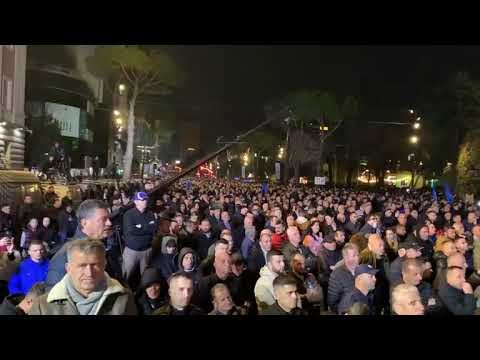 Protesta e opozitës, kryetarët e partive të vogla i bashkohen Berishës në hapjen e protestës