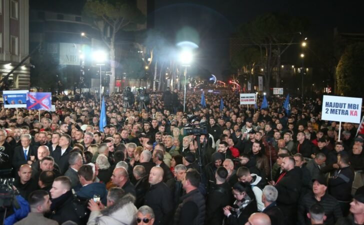 Mbyllet Protesta e Opozitës në Tiranë, Berisha thotë: “Në 11 maj të rrëzojmë qeverinë!”