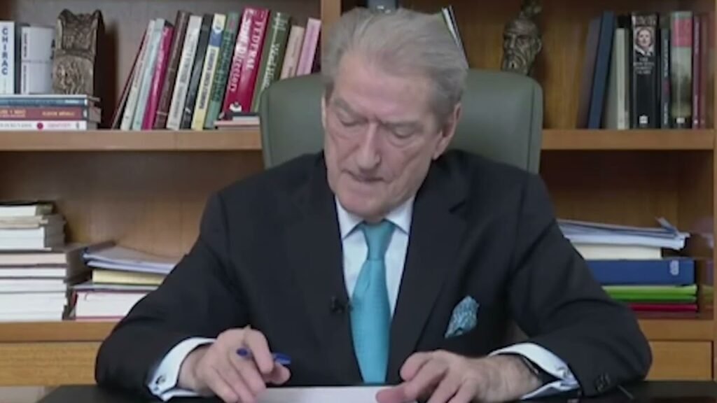 KRONIKË: “RIKTHIMI I EMIGRANTËVE, QËLLIMI KRYESOR”, BERISHA DO BASHKËPUNOJMË MË ‘VENECIAN’ PËR DREJTËSINË KRONIKË: “RIKTHIMI I EMIGRANTËVE, QËLLIMI KRYESOR”, BERISHA DO BASHKËPUNOJMË MË ‘VENECIAN’ PËR DREJTËSINË