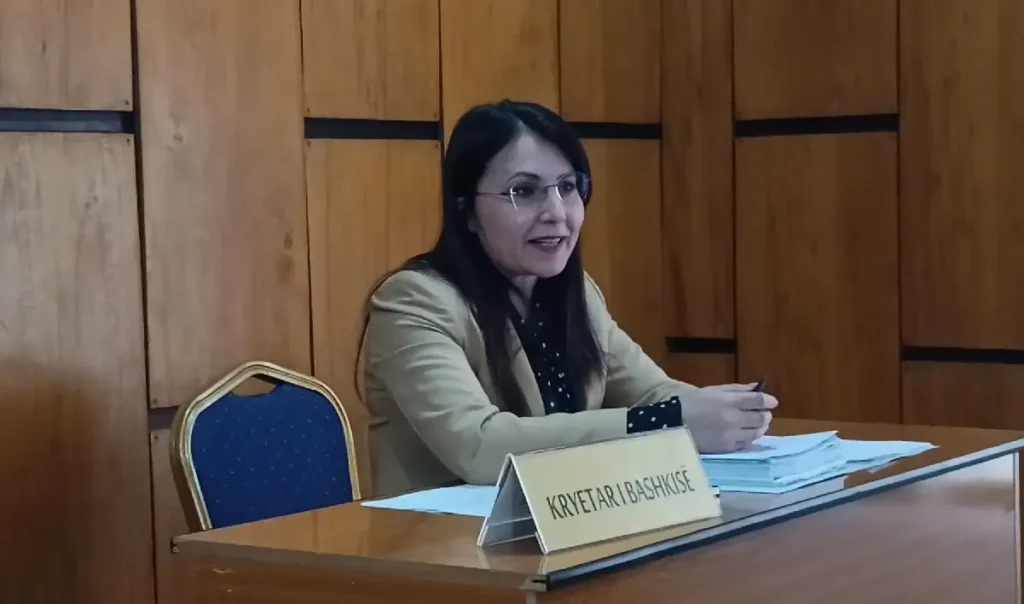 VIDEO/ Mbledhja e Këshillit Bashkiak të Lushnjes: Miratime dhe sqarime për transportin publik VIDEO/ Mbledhja e Këshillit Bashkiak të Lushnjes: Miratime dhe sqarime për transportin publik