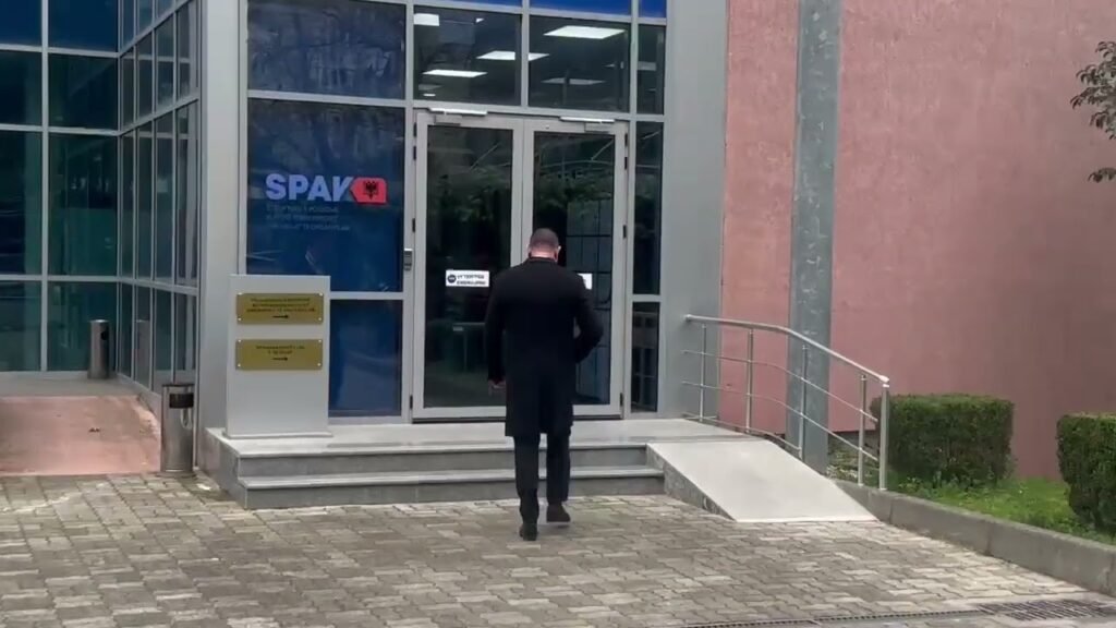 Tom Doshi paraqitet në SPAK, ende e paqartë arsyeja e thirrjes Tom Doshi paraqitet në SPAK, ende e paqartë arsyeja e thirrjes
