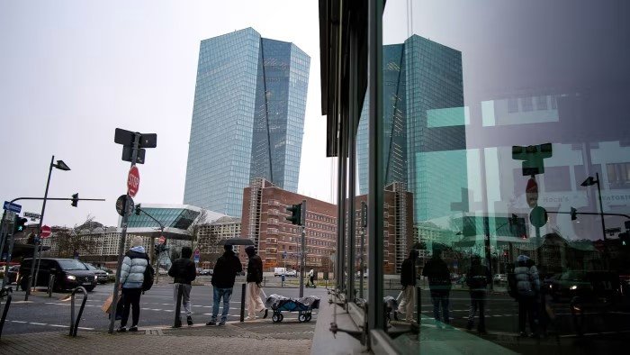 Inflacioni në Eurozonë: Rënie e parë pas katër muajsh, arrin në 2.4% Inflacioni në Eurozonë: Rënie e parë pas katër muajsh, arrin në 2.4%