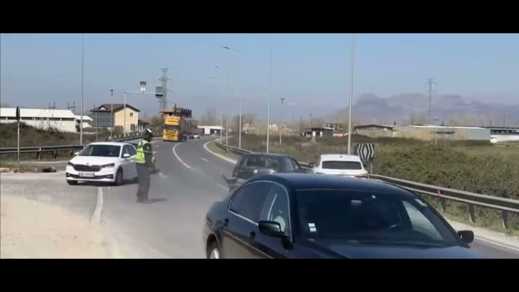 AKSIDENT I RËNDË NË AKSIN LEZHË-SHKODËR AKSIDENT I RËNDË NË AKSIN LEZHË-SHKODËR