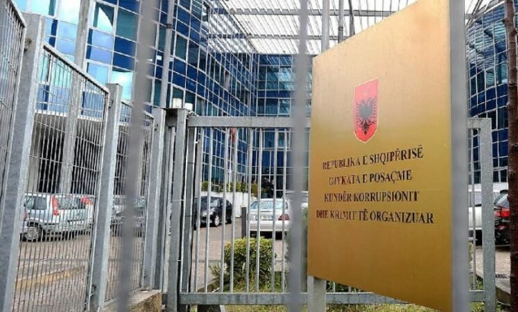 Apeli i GJKKO lë në fuqi sekuestron e vilës së ish-gruas së Arben Ahmetajt Apeli i GJKKO lë në fuqi sekuestron e vilës së ish-gruas së Arben Ahmetajt
