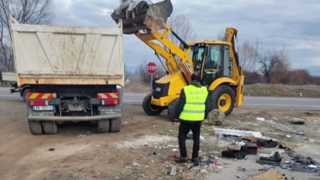 BASHKIA KORÇE NDERHYN PËR PASTRIMIN E MBETJEVE