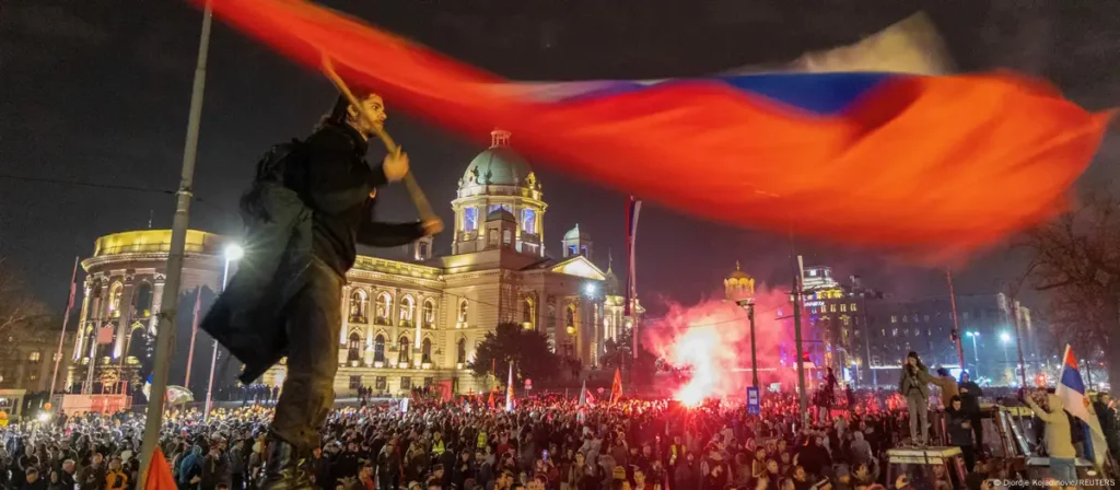 Armët zanore dhe përdorimi i teknologjisë për të çorientuar protestat: Nga Serbia në Rumani