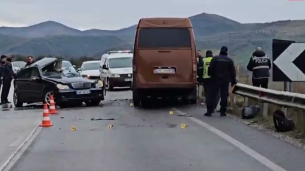 E DIELA E ZEZË, NDËRROJNË JETË NËNË E BIR NË AKSIDENT, KA EDHE DISA TË PLAGOSUR E DIELA E ZEZË, NDËRROJNË JETË NËNË E BIR NË AKSIDENT, KA EDHE DISA TË PLAGOSUR