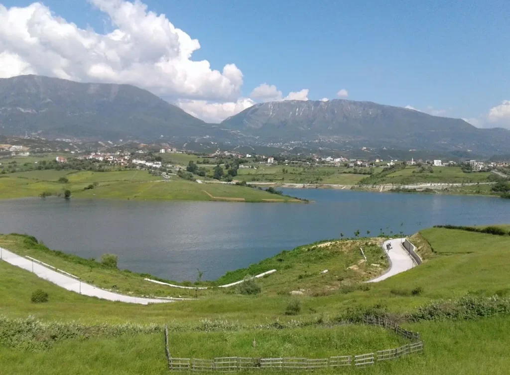 Era Shkul Kabinën te Liqeni i Farkës, Bashkia Tiranë në Pushime