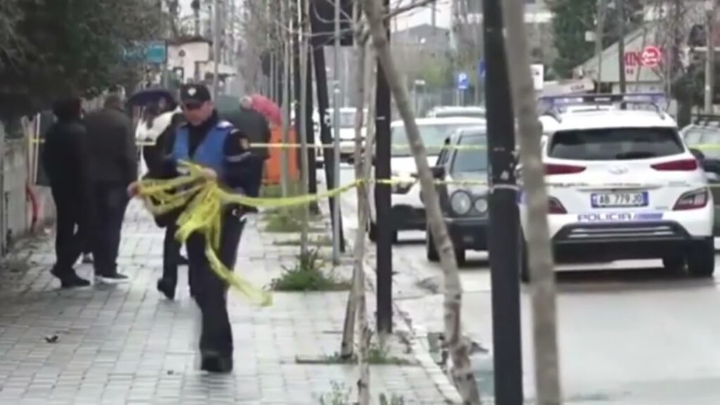 I BËNË PRITË 38 VJEÇARIT DHE E DHUNUAN KAMËZ, SHPALLEN NË KËRKIM DY KUSHËRINJTË I BËNË PRITË 38 VJEÇARIT DHE E DHUNUAN KAMËZ, SHPALLEN NË KËRKIM DY KUSHËRINJTË
