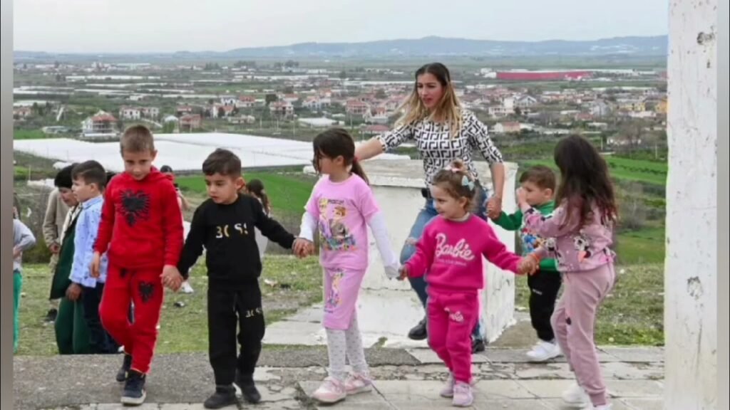 KRONIKË: QINDRA BANORË TË KARBUNARËS KANË MARRË PJESË KËTË VIT NË FESTIMET PËR DITËN E VERËS KRONIKË: QINDRA BANORË TË KARBUNARËS KANË MARRË PJESË KËTË VIT NË FESTIMET PËR DITËN E VERËS