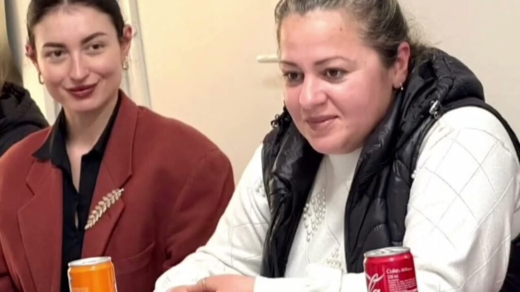 KRYEBASHKIAKJA SEFA TAKIM ME GRATË DHE VAJZAT NË LUSHNJE! KRYEBASHKIAKJA SEFA TAKIM ME GRATË DHE VAJZAT NË LUSHNJE!