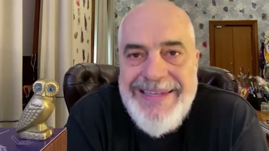 KRYEMINISTRI EDI RAMA IU PËRGJIGJ PYETJEVE TË KOMENTUESVE NË RUBRIKËN ‘SY M’SY’ KRYEMINISTRI EDI RAMA IU PËRGJIGJ PYETJEVE TË KOMENTUESVE NË RUBRIKËN ‘SY M’SY’