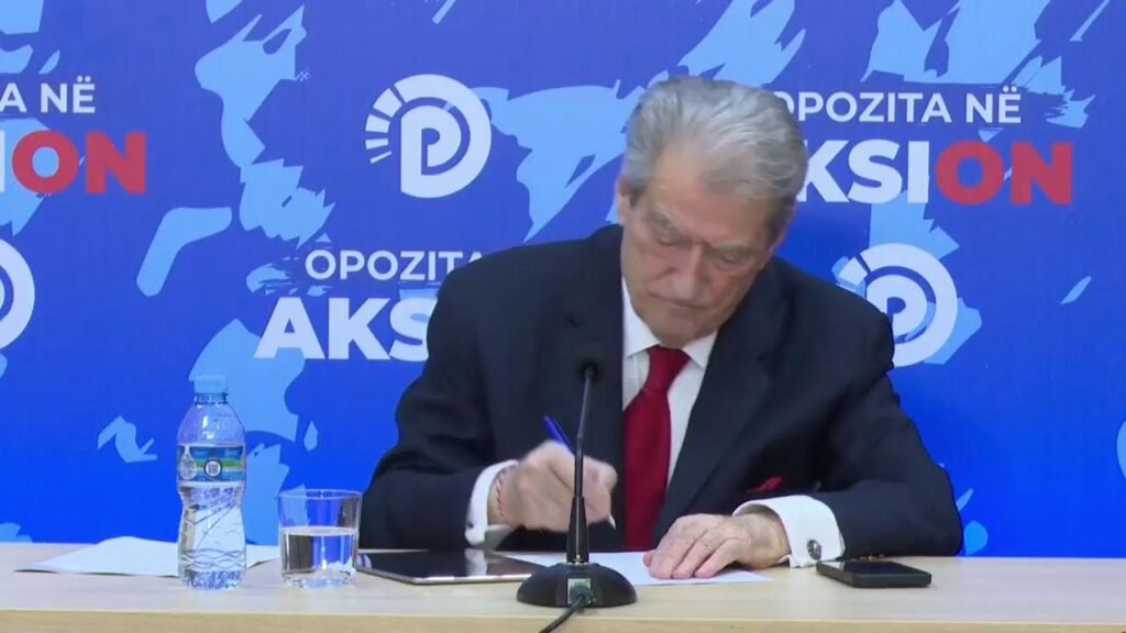 Kryetari i PD, Prof. Dr. Sali Berisha: Konferencë me gazetarët salla “Azem Hajdari”, selia e PD. Kryetari i PD, Prof. Dr. Sali Berisha: Konferencë me gazetarët salla “Azem Hajdari”, selia e PD.