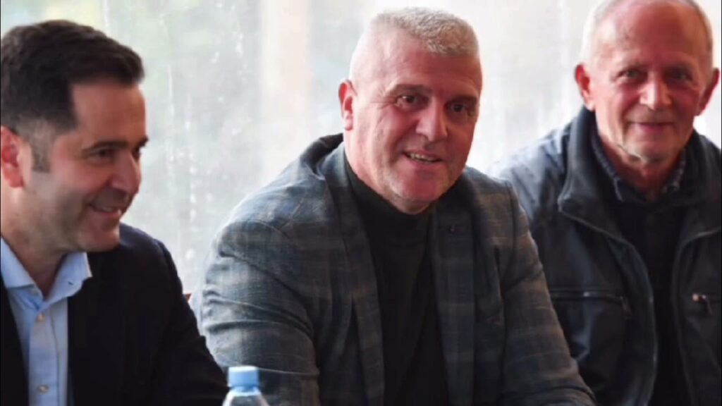 MINISTRI I FINANCAVE PETRIT MALAJ TAKIM ME BANORËT E SAVRËS, LUSHNJË MINISTRI I FINANCAVE PETRIT MALAJ TAKIM ME BANORËT E SAVRËS, LUSHNJË