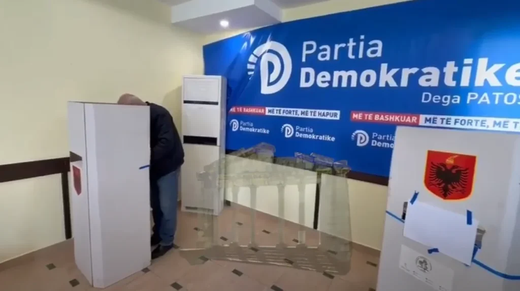 Votimi për primaret e Partisë Demokratike vazhdon në Bashkinë Patos Votimi për primaret e Partisë Demokratike vazhdon në Bashkinë Patos