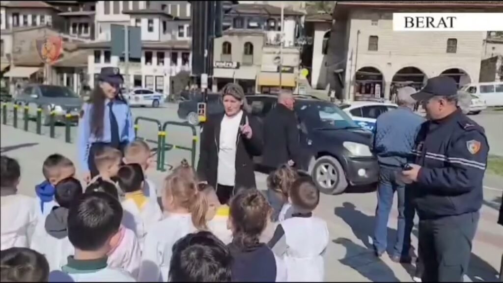 POLICIA RRUGORE E BERATIT KA NDËRMARRE NISMËN PËR ZBATIMIN E RREGULLOREVE TË QARKULLIMIT RRUGOR POLICIA RRUGORE E BERATIT KA NDËRMARRE NISMËN PËR ZBATIMIN E RREGULLOREVE TË QARKULLIMIT RRUGOR