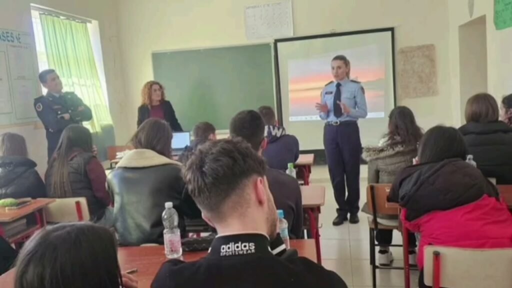 SPECIALISTËT E SEKSIONIT TË POLICIMIT, TË DVP GJIROKASTËR, ZHVILLUAN TAKIMIN ME MATURANTËT SPECIALISTËT E SEKSIONIT TË POLICIMIT, TË DVP GJIROKASTËR, ZHVILLUAN TAKIMIN ME MATURANTËT