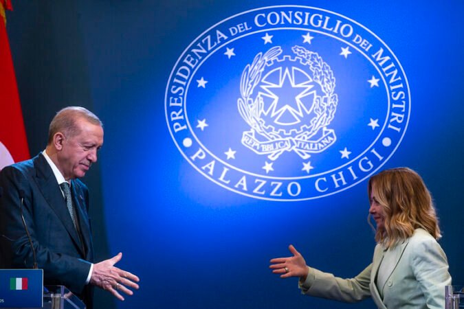 Italia mbështet Turqinë në rrugën drejt BE-së, Erdogan takim me Melonin: “Do të vazhdojmë bashkëpunimin mes vendeve” Italia mbështet Turqinë në rrugën drejt BE-së, Erdogan takim me Melonin: “Do të vazhdojmë bashkëpunimin mes vendeve”
