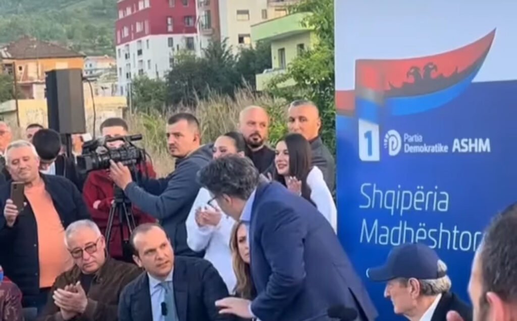 Sherr për mikrofonin në PD Sherr për mikrofonin në PD