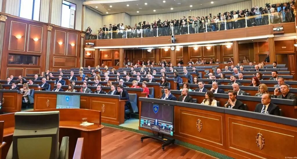 Përpjekja e tretë për Konstituimin e Kuvendit të Kosovës: Shpresa dhe pengesa Përpjekja e tretë për Konstituimin e Kuvendit të Kosovës: Shpresa dhe pengesa